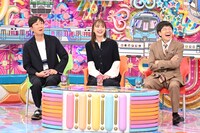 左から飯塚悟志（東京03）、内田理央、蛍原徹。 (c)テレビ朝日