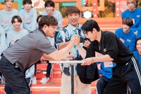 平子祐希（アルコ＆ピース）とTETTA（ONE N' ONLY）。(c)「DAN! DAN! EBiDAN!」製作委員会