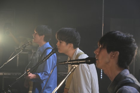 ミツメ「LIQUIDROOM 20th ANNIVERSARY mitsume live 2024 "decade"」の様子。（撮影：トヤマタクロウ）