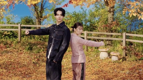 日本マクドナルド「三角チョコパイ」新CM「キレキレ収穫祭」編のCM撮影に参加するNI-KI（ENHYPEN）、伊藤沙莉。