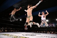 ダンスバトルを繰り広げる4選手。