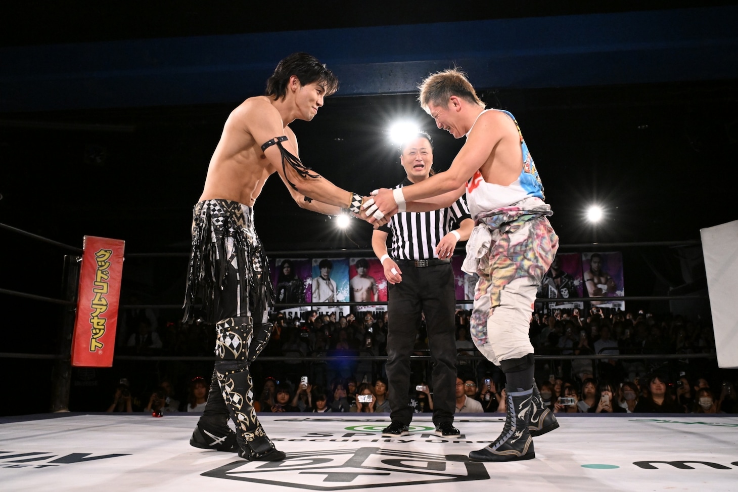 左から武知海青、大石真翔。