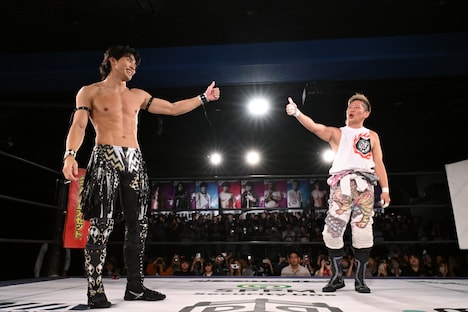 左から武知海青、大石真翔。