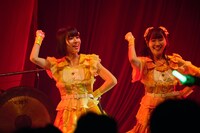 「こみっきゅおん！2nd Anniversary ONEMAN LIVE VIOLA～揺るがない想い～」の様子。（Photo by Junpei Yamada）