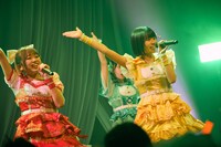 「こみっきゅおん！2nd Anniversary ONEMAN LIVE VIOLA～揺るがない想い～」の様子。（Photo by Junpei Yamada）