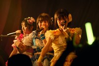 「こみっきゅおん！2nd Anniversary ONEMAN LIVE VIOLA～揺るがない想い～」の様子。（Photo by Junpei Yamada）