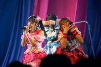 「こみっきゅおん！2nd Anniversary ONEMAN LIVE VIOLA～揺るがない想い～」の様子。（Photo by Junpei Yamada）