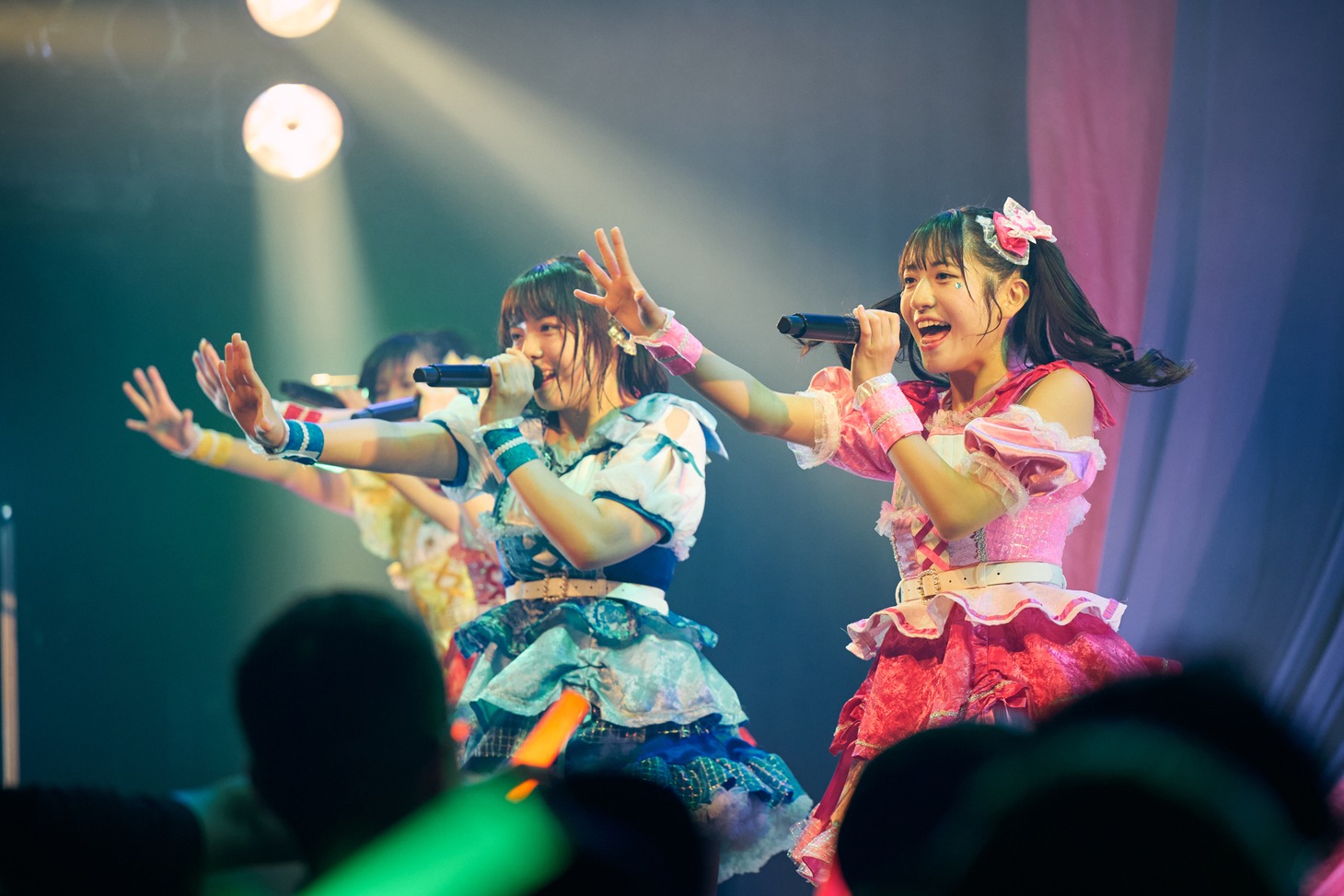 「こみっきゅおん！2nd Anniversary ONEMAN LIVE VIOLA～揺るがない想い～」の様子。（Photo by Junpei Yamada）