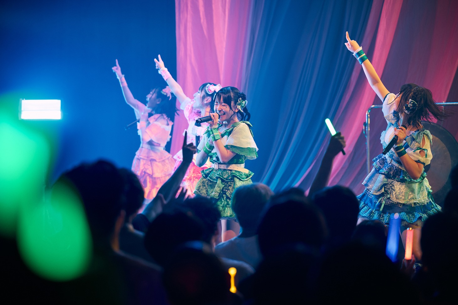 「こみっきゅおん！2nd Anniversary ONEMAN LIVE VIOLA～揺るがない想い～」の様子。（Photo by Junpei Yamada）