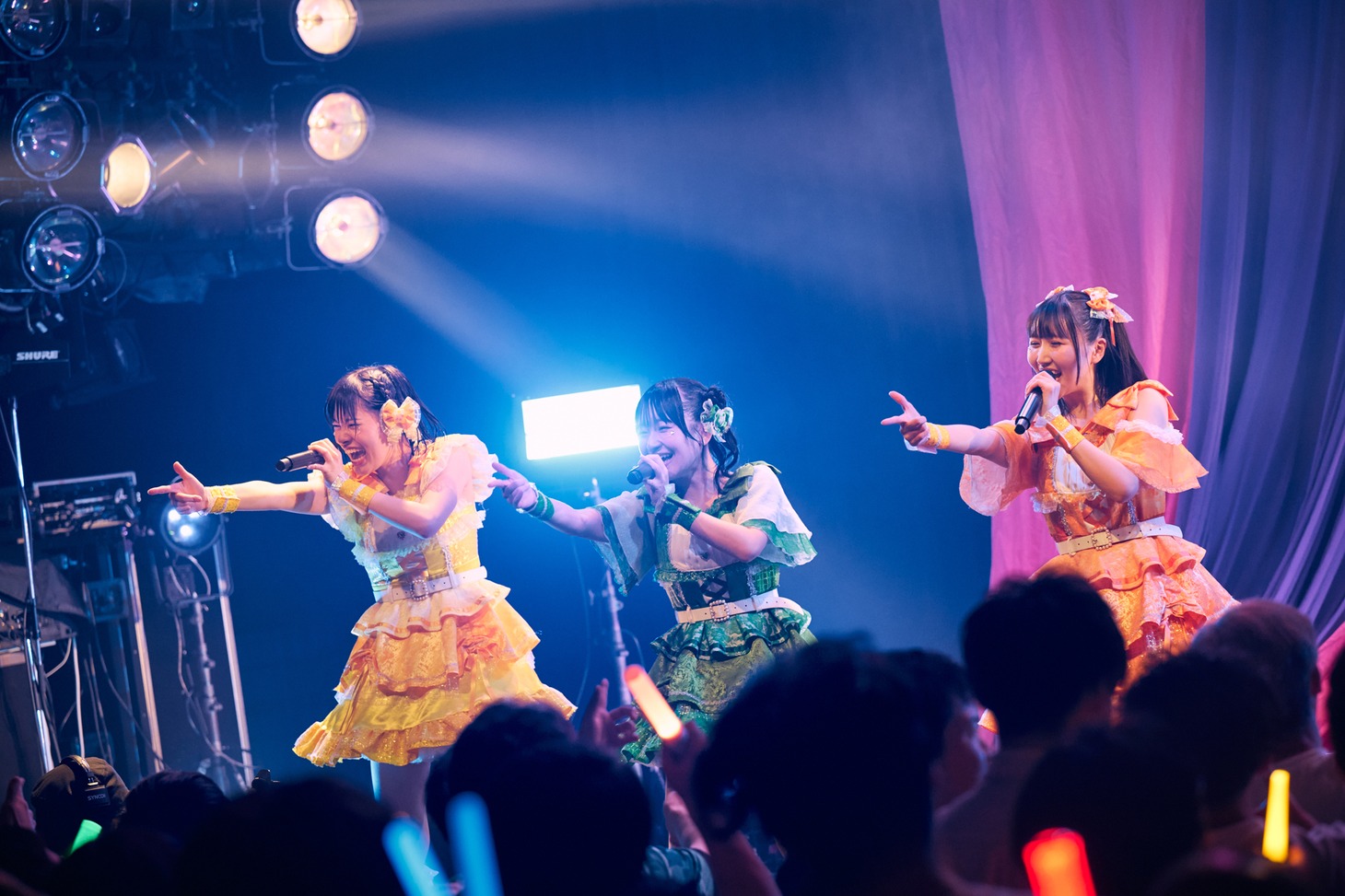 「こみっきゅおん！2nd Anniversary ONEMAN LIVE VIOLA～揺るがない想い～」の様子。（Photo by Junpei Yamada）