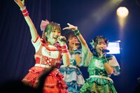 「こみっきゅおん！2nd Anniversary ONEMAN LIVE VIOLA～揺るがない想い～」の様子。（Photo by Junpei Yamada）