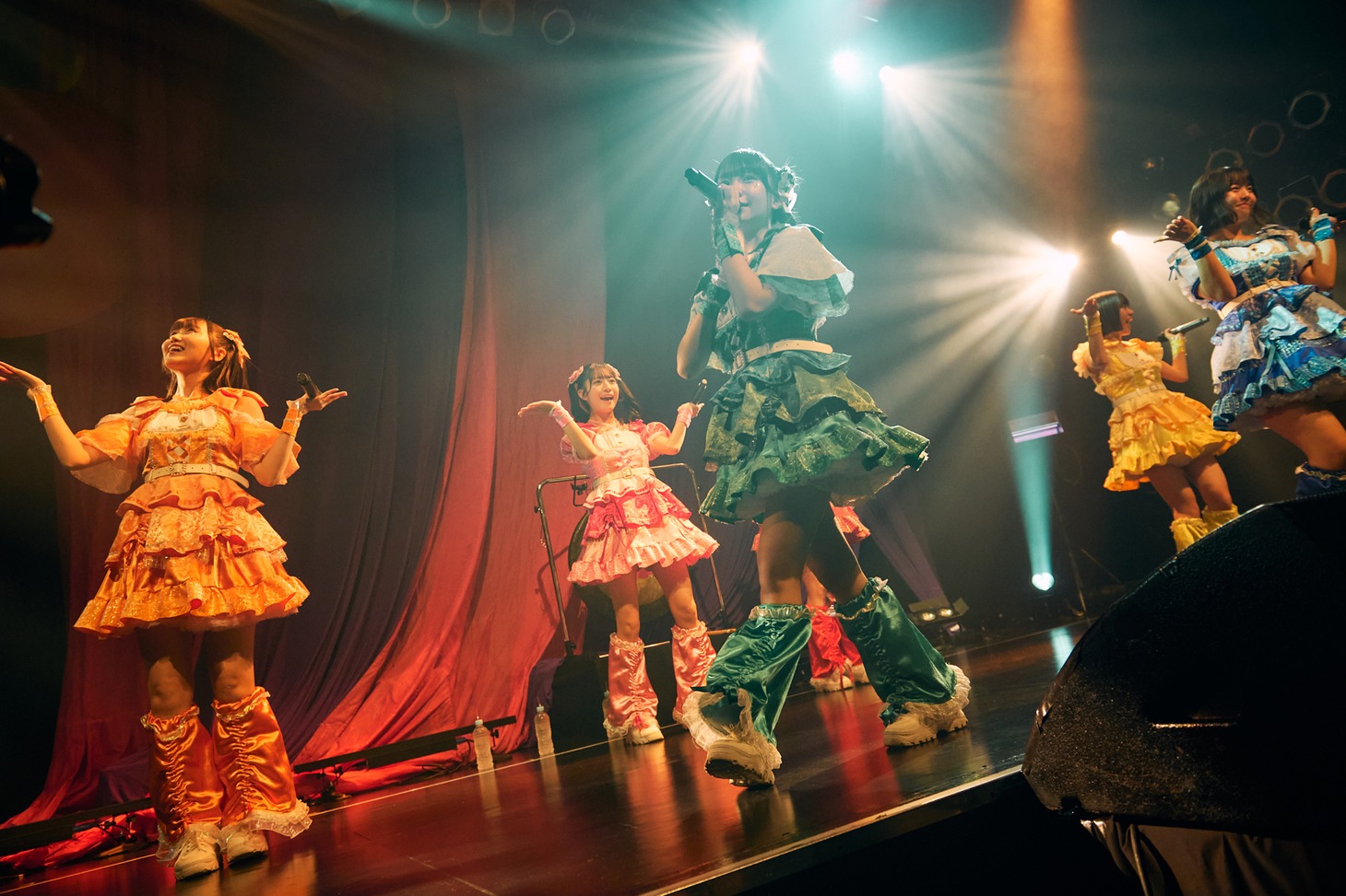 「こみっきゅおん！2nd Anniversary ONEMAN LIVE VIOLA～揺るがない想い～」の様子。（Photo by Junpei Yamada）
