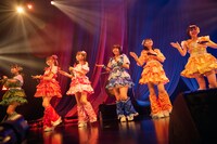 「こみっきゅおん！2nd Anniversary ONEMAN LIVE VIOLA～揺るがない想い～」の様子。（Photo by Junpei Yamada）