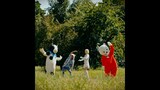 4s4ki「頑張り屋さんだから愛して」ミュージックビデオより。