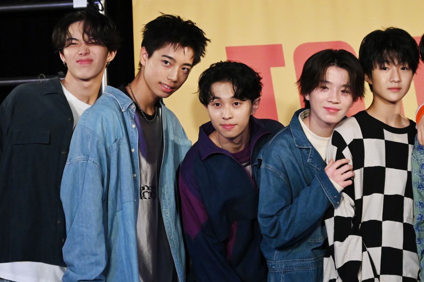 左からRAIKI、GOICHI、YUTA、KEITO、RYOMA。