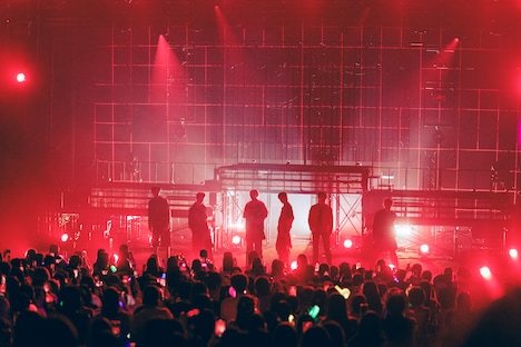 「2024 DXTEEN 1ST ONE MAN LIVE TOUR ENCORE SHOW -THE QUEST ▶︎▶︎ REPLAY-」東京・LINE CUBE SHIBUYA（渋谷公会堂）公演の様子。 (c)LAPONE Entertainment