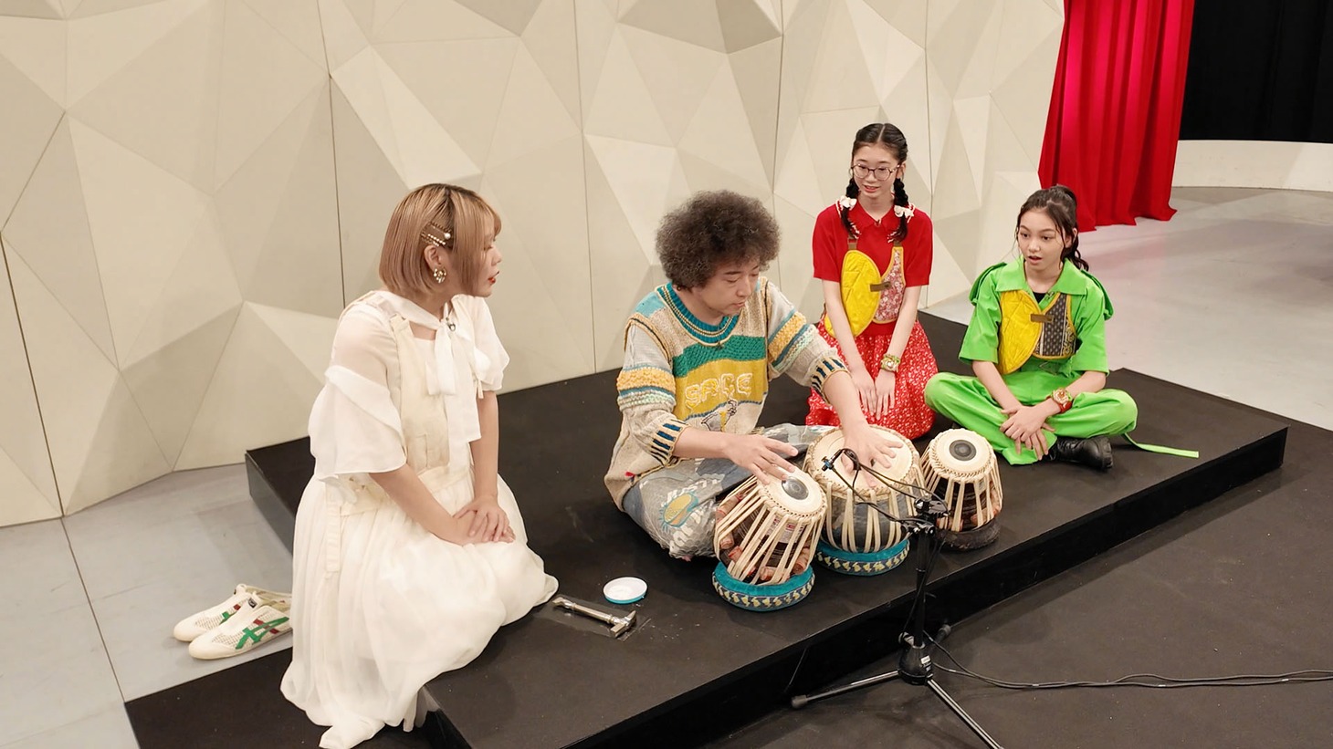 U-zhaanの演奏シーン。（写真提供：NHK）