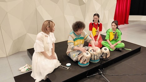 U-zhaanの演奏シーン。（写真提供：NHK）