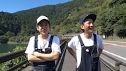 オーバーオール姿の二宮和也(左)、国分太一(右)。(c)日本テレビ