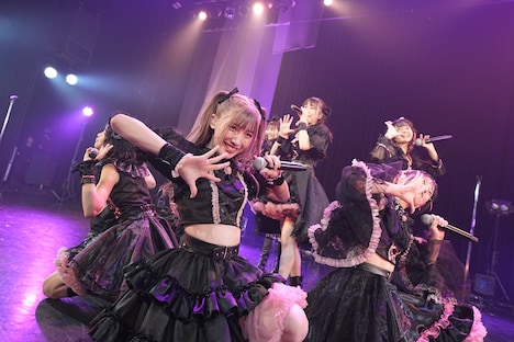 ukka「ワンマンライブ『doll』」の様子。（撮影：福島吉人）