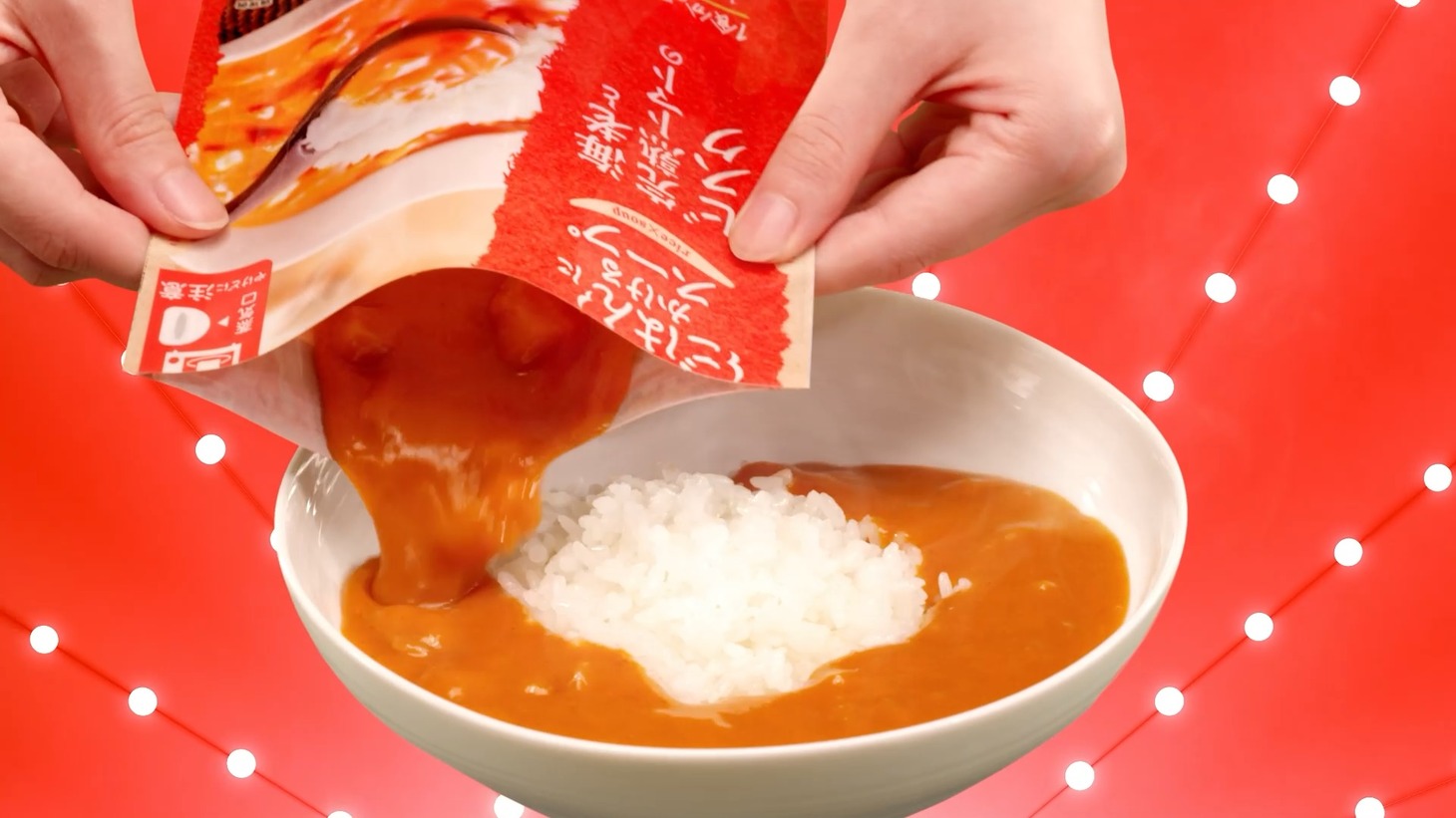 カゴメCM「あける、かける、たべる」編より。