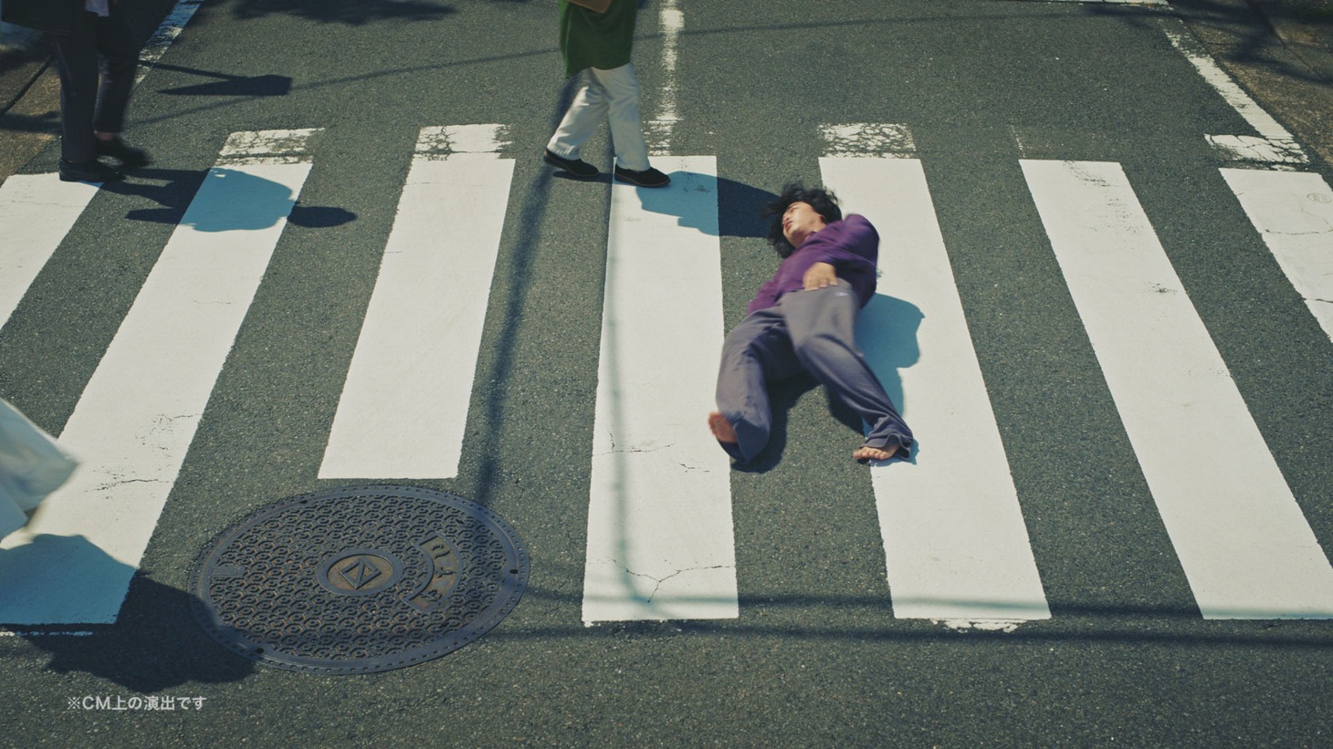 ブックオフWeb CM「ごろごろマン」編より。