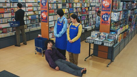 ブックオフWeb CM「ごろごろマン」編より。