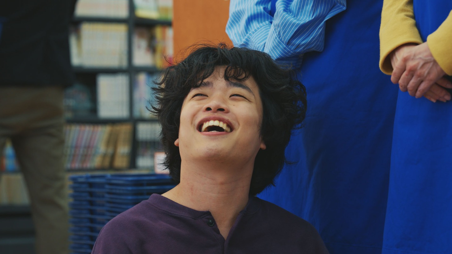 ブックオフWeb CM「ごろごろマン」編より。