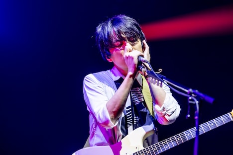 斎藤宏介（Vo, G）（Photo by Viola Kam［V'z Twinkle］）