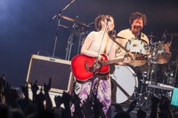 「15th Anniversary Abe Mao Zepp Live Tour 2024」の様子。（撮影：森好弘）