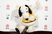 お辞儀をするスヌーピー。