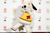 喜ぶスヌーピー。