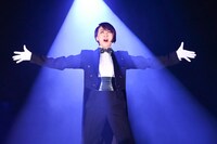 「DREAM BOYS」ゲネプロで歌唱する紫吹淳。