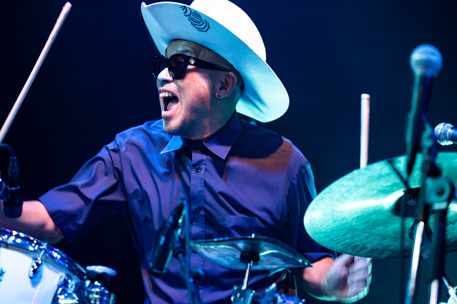 H ZETT KOU（Dr）（Photo by Yuta Ito）
