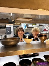 左から工藤美桜、高松アロハ（超特急）。