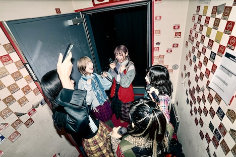 開演前に気合い入れを行ったBiS。