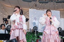 桜井えま（左）と仲村悠菜（右）の“エマユナ”コンビ。
