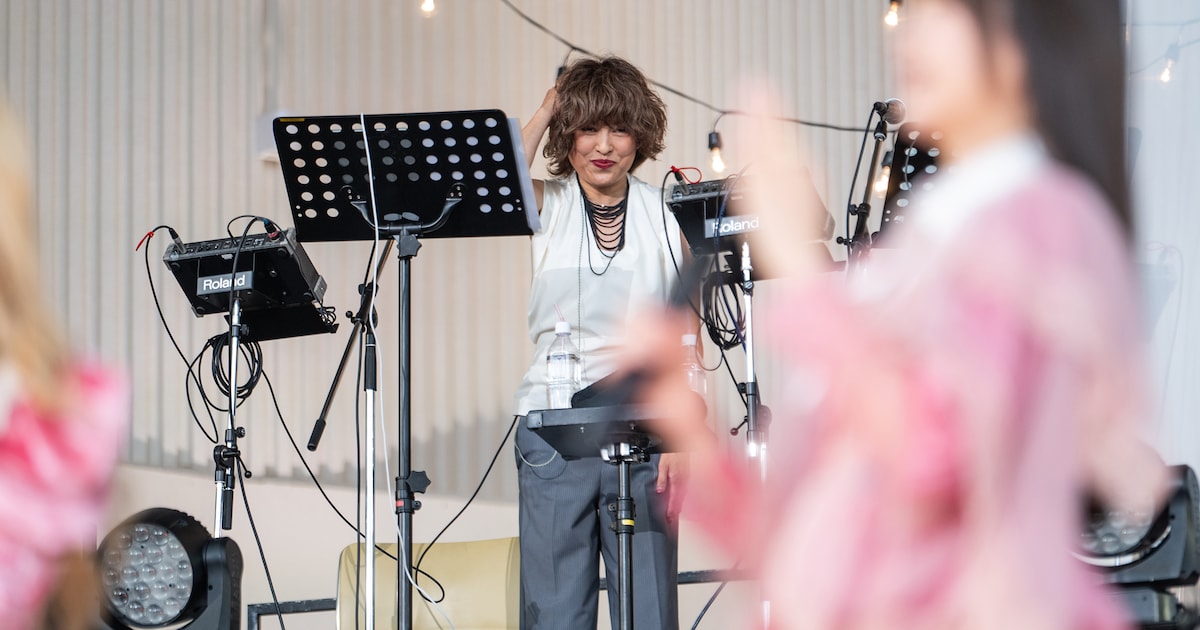 巻き舌をレクチャーした“えみこ先生”ことボイストレーナーの西山恵美子。「ちゅうおん」にはコーラスとして参加。 [画像ギャラリー 41/108 ...