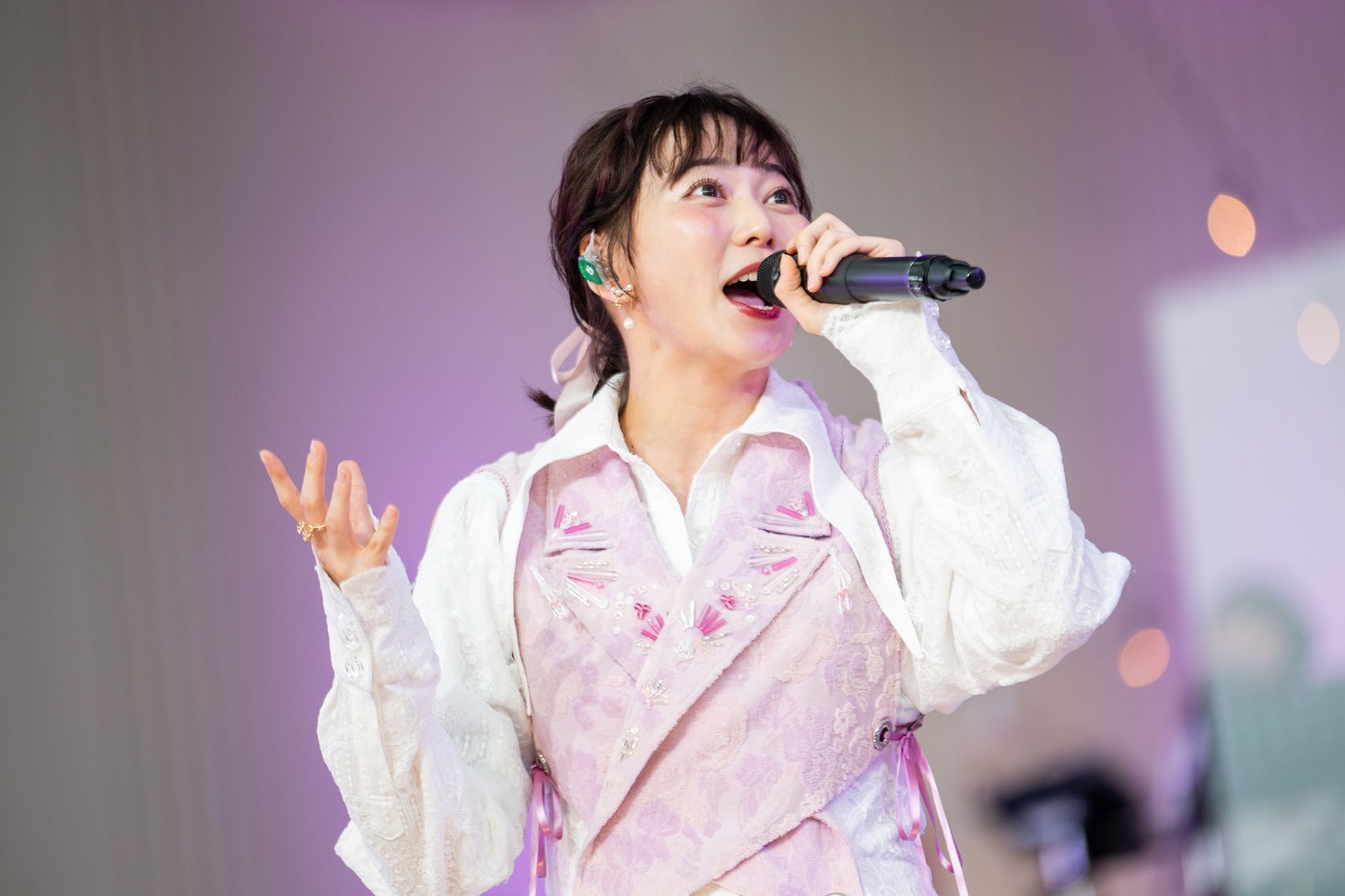 安本彩花