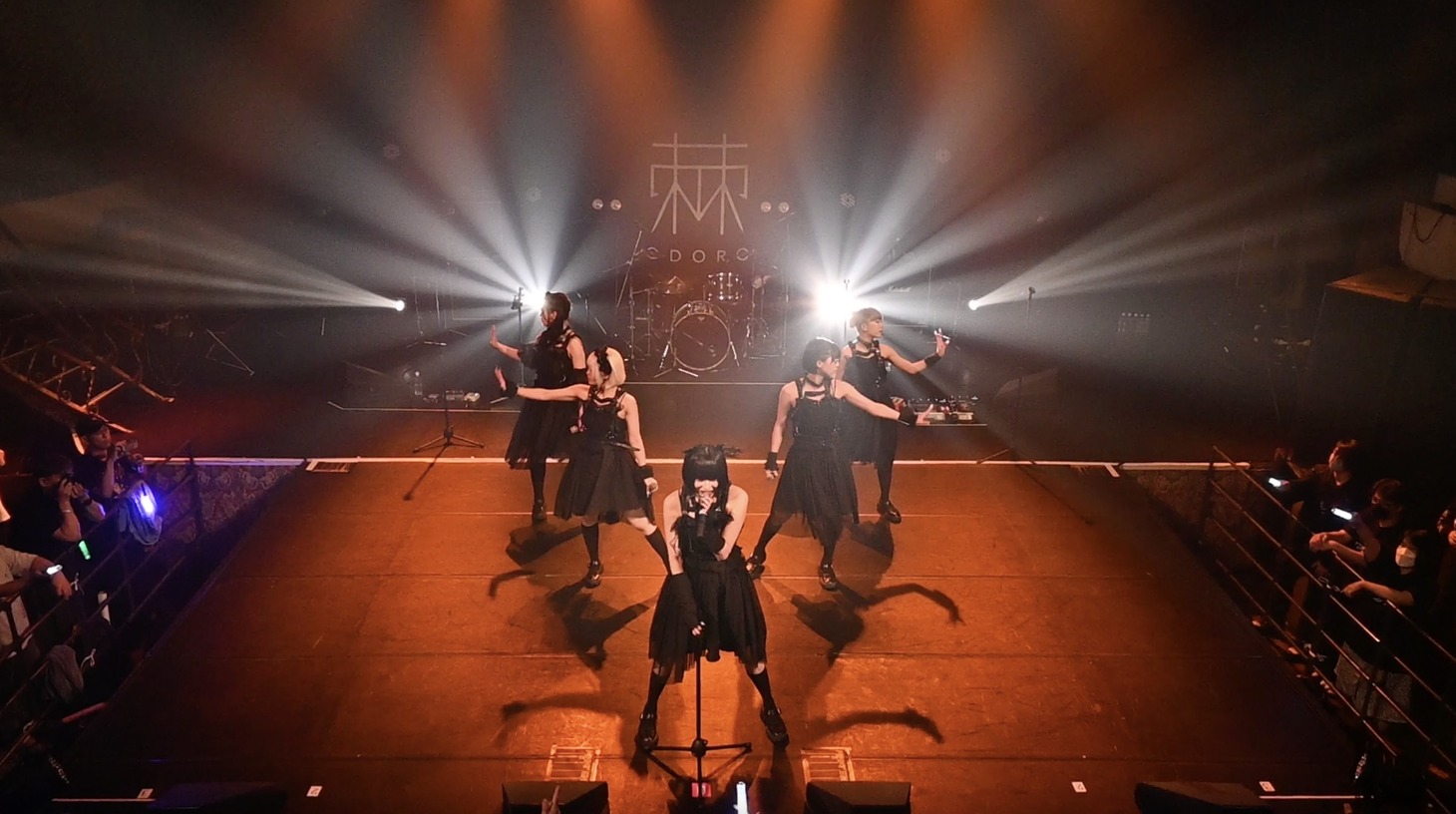 「棘-おどろ-7周年 & 1st mini AL『xxxx』発売記念one-man Live」の様子。（撮影：牧野健人）