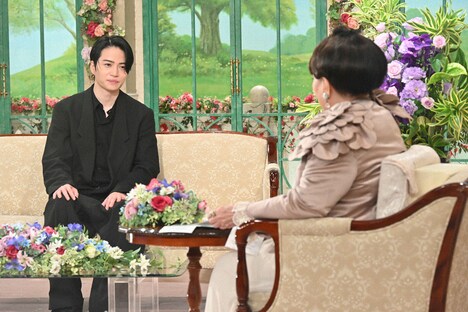 左から菊池風磨（timelesz）、黒柳徹子。(c)テレビ朝日