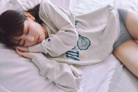 岩本蓮加（乃木坂46）の1st写真集「いたずらな風」より。（Photo by SAKAI DE JUN）