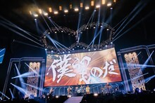 「音楽が聴こえている」を披露するSUPER EIGHT。