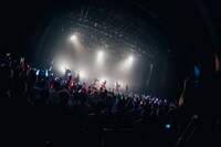 キングサリ「KINGSARI Band set oneman LIVE『Resonance』」の様子。（撮影：真島洸）