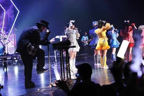 H ZETT Mとでんぱ組.inc。（撮影：チェリーマン）