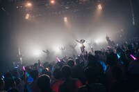 キングサリ「KINGSARI Band set oneman LIVE『Resonance』」の様子。（撮影：真島洸）