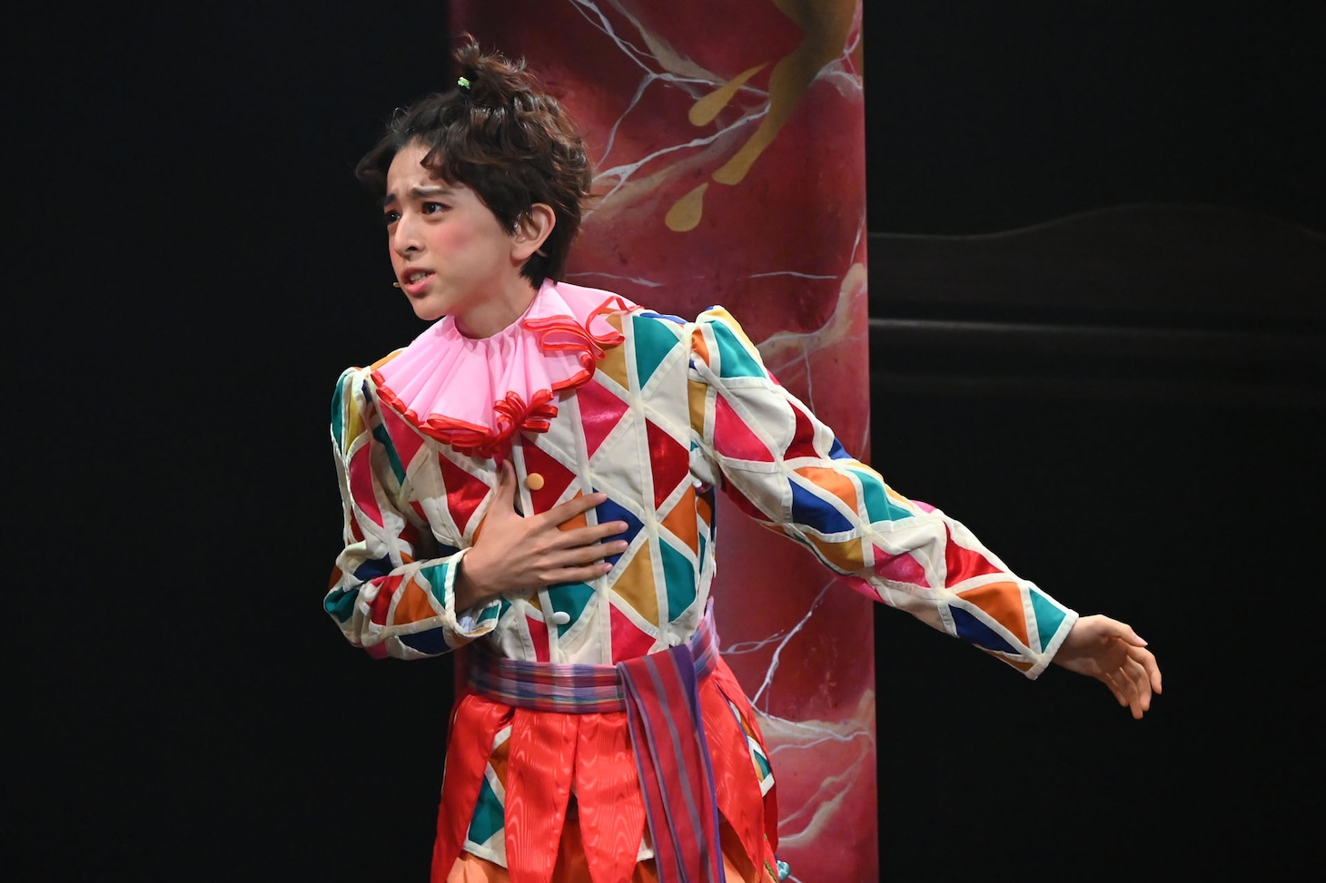 弟ドローミオ役の八神遼介（ICEx）。