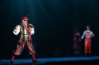 舞台「ソーセージ」のワンシーン。