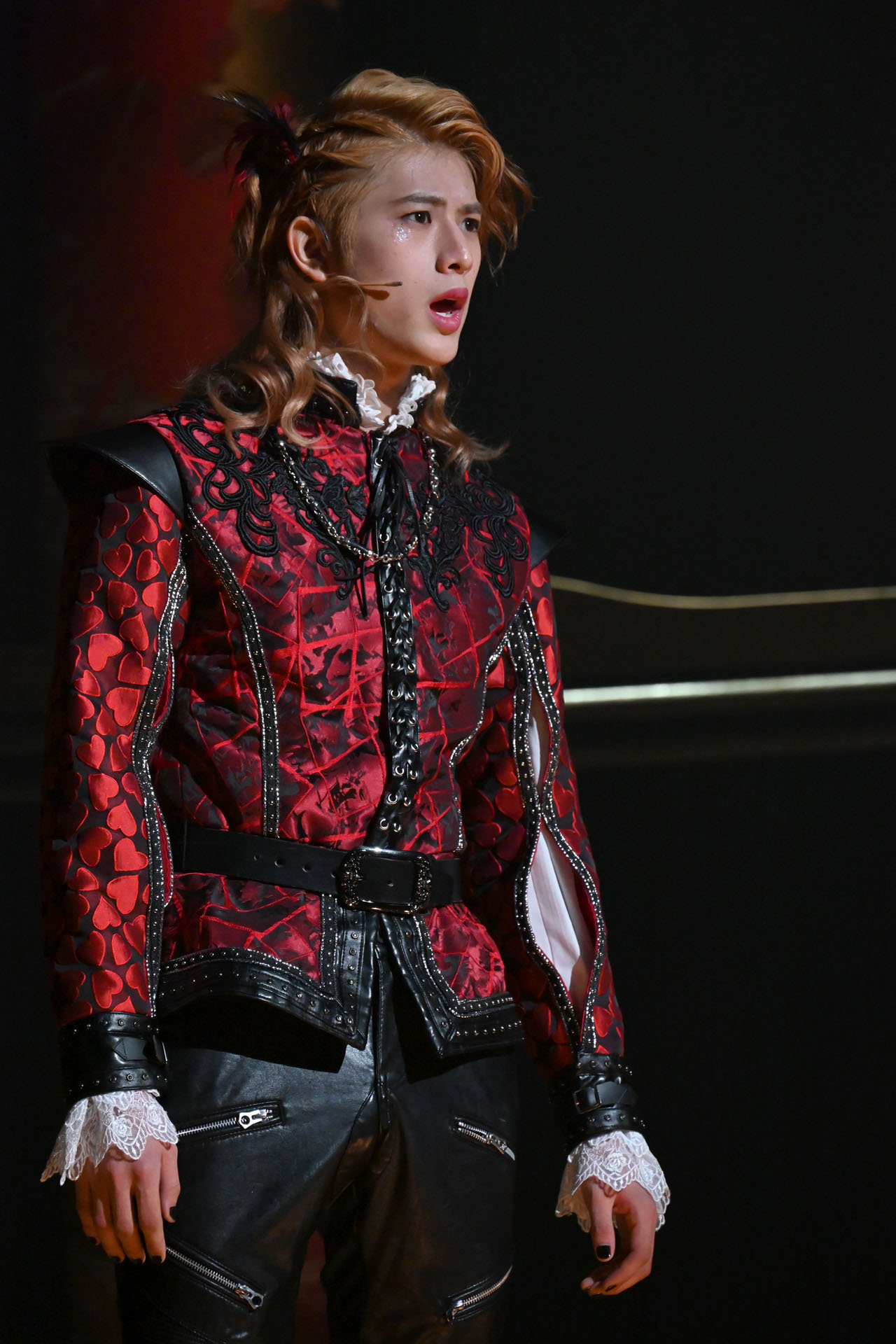 弟アンティフォラス役の阿久根温世（ICEx）。