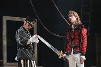 舞台「ソーセージ」のワンシーン。